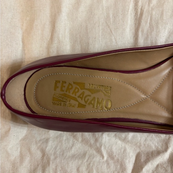 Like-new FERRAGAMO Varina Ballet Flats - Picture 7 of 14